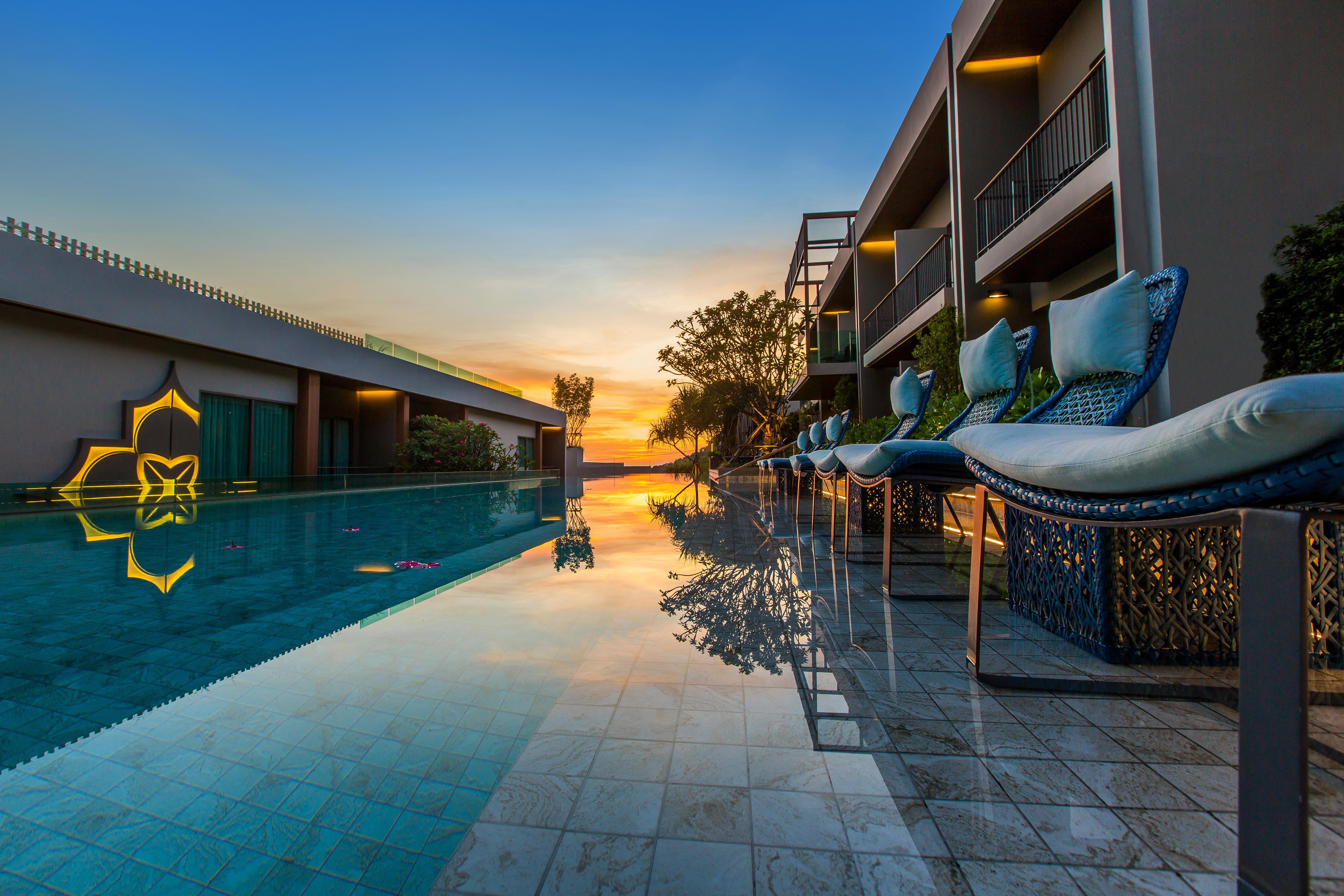 Fusion Suites Phuket Patong Exterior foto The swimming pool at the hotel