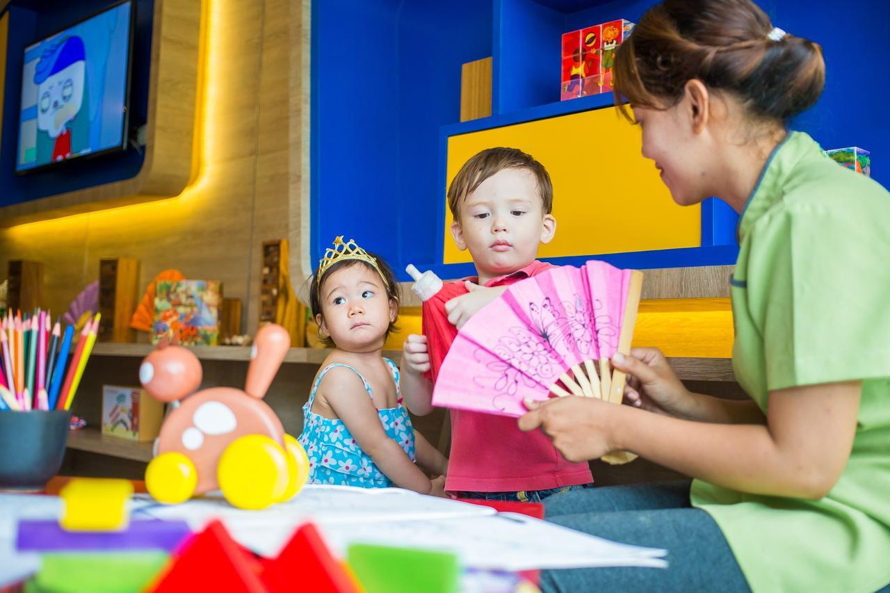 Fusion Suites Phuket Patong Exterior foto Childcare at the airport