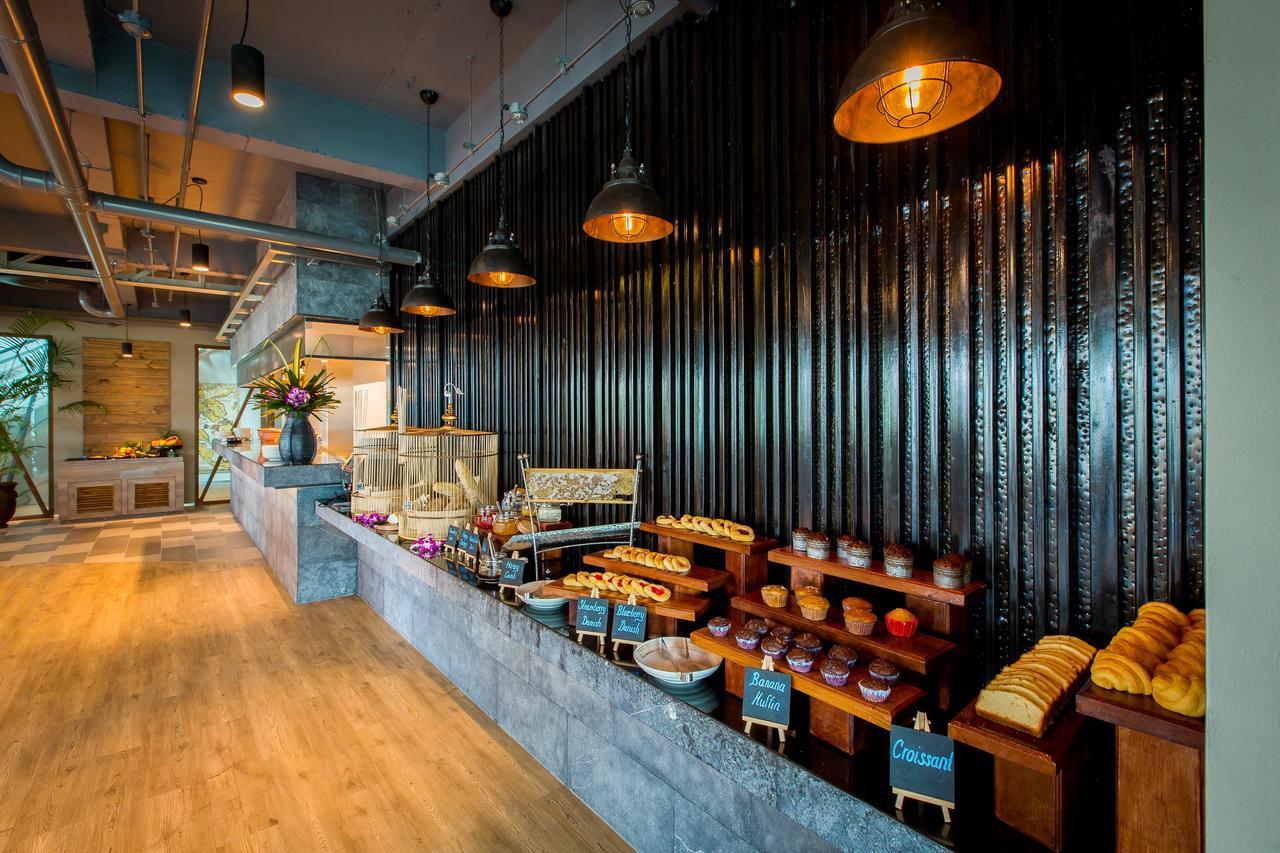 Fusion Suites Phuket Patong Exterior foto The buffet at the lounge